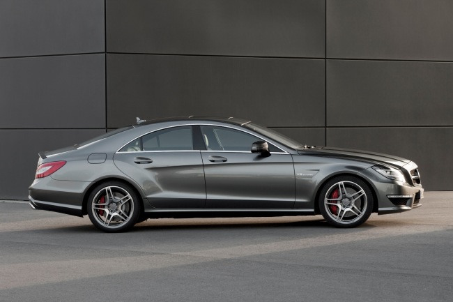 메르세데스 벤츠 코리아가 상시 사륜구동 시스템인 AMG 모델 전용 4매틱을 탑재한 ‘더 뉴 CLS 63 AMG 4매틱’과 ‘더 뉴 CLS 63 AMG S 4매틱’ 모델을 국내 시장에 출시한다고 11일 밝혔다.