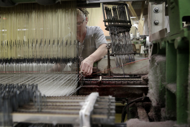 A worker uses a loom to weave patterns at the Pendleton Woolen Mills facility in Pendleton, Oregon.   Bloomberg