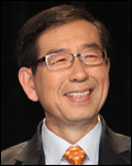 박원순(서울시장/변호사/서울특별시시장)
박원순<사진> 서울시장은 ‘연봉 1만원만 받는 서울시장이 되겠다’는 정몽준 새누리당 의원의 발언에 대해 “어떻게 나와 동급으로 보느냐”고 말했다.