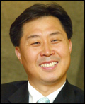 안용찬(기업인/애경그룹부회장/제주항공경영총괄대표이사부회장)
애경산업과 제주항공 등이 속해 있는 애경그룹 생활항공 부문의 안용찬〈사진〉 부회장이 미국 펜실베이니아대(University of Pennsylvaniaㆍ유펜) 한국총동창회장으로 선임됐다.