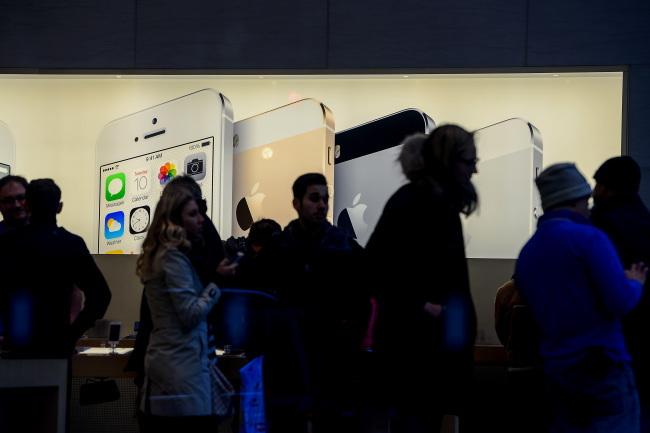 Customers browse products inside an Apple Inc. store in New York.  Bloomberg