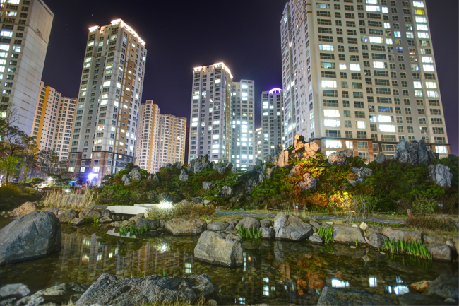 우남건설은 김포한강 우남퍼스트빌 잔여세대를 분양하고 있다.