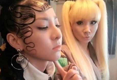 박산다라(좌부터/가수/2NE1),씨엘(이채린/가수/2NE1)
투애니원(2NE1)의 멤버 산다라박이 독특한 헤어스타일을 선보여 화제다.