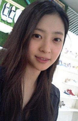 정아율(탤런트)
배우 우봉식의 사망 소식이 전해지면서, 비슷한 이유로 스스로 생을 마감한 정아율에 대한 관심이 높아지고 있다.