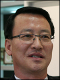 박진규(기업인/에넥스부회장/에넥스/대표이사)
“에넥스의 모태인 서일공업사는 기업과 소비자 간 거래(B2C) 사업을 주력으로 했습니다. ‘오리표씽크’로 주방가구 시장을 선도했던 과거의 영광을 재현하기 위해 올해를 그 원년으로 삼겠습니다.”
