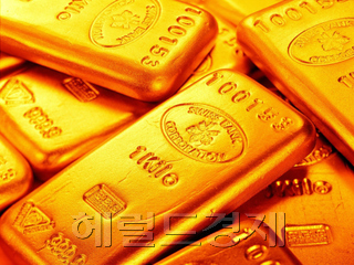 안전자산 선호 심화로 국제 금 가격이 넉 달여만의 최고 수준으로 상승했다.