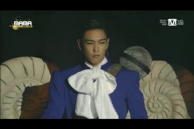 탑(최승현/가수/영화배우/빅뱅/GD&TOP)
빅뱅 탑(T.O.P)이 일본에서 처음 선보인 솔로 스페셜 패키지가 오리콘 데일리 종합 DVD 차트 1위에 올랐다.