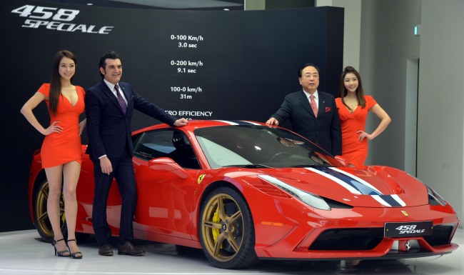 Ahn Jong-won (second from right), CEO of official Ferrari importer Forza Motors Korea, and Donato Romaniello (second from left), Ferrari’s regional director for the Korean market, pose with the Ferrari 458 Speciale, a new high-performance version of the Ferrari 458 Italia supercar, during a launch event in Seoul.   Kim Myung-sub/The Korea Herald