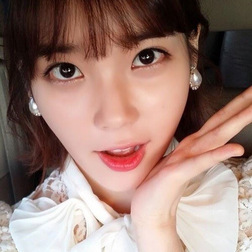 아이유(이지은/가수)
가수 아이유가 오는 4월 3일, 4인조 신인 남성 그룹 ’하이포(High4)와 듀엣곡 ‘봄, 사랑, 벚꽃 말고’를 발표한다.