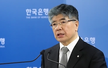 김중수(금융인/전대학총장/한국은행총재)
김중수 한국은행 총재는 13일 가계부채 문제가 금융시스템의 위기를 초래할 가능성은 낮다고 평가했다.