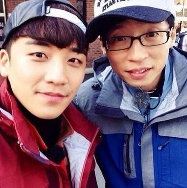승리(좌부터/이승현/가수/영화배우/빅뱅),유재석(MC/개그맨)
승리와 유재석의 ‘런닝맨’ 인증샷이 공개됐다.
[사진=승리 인스타그램]