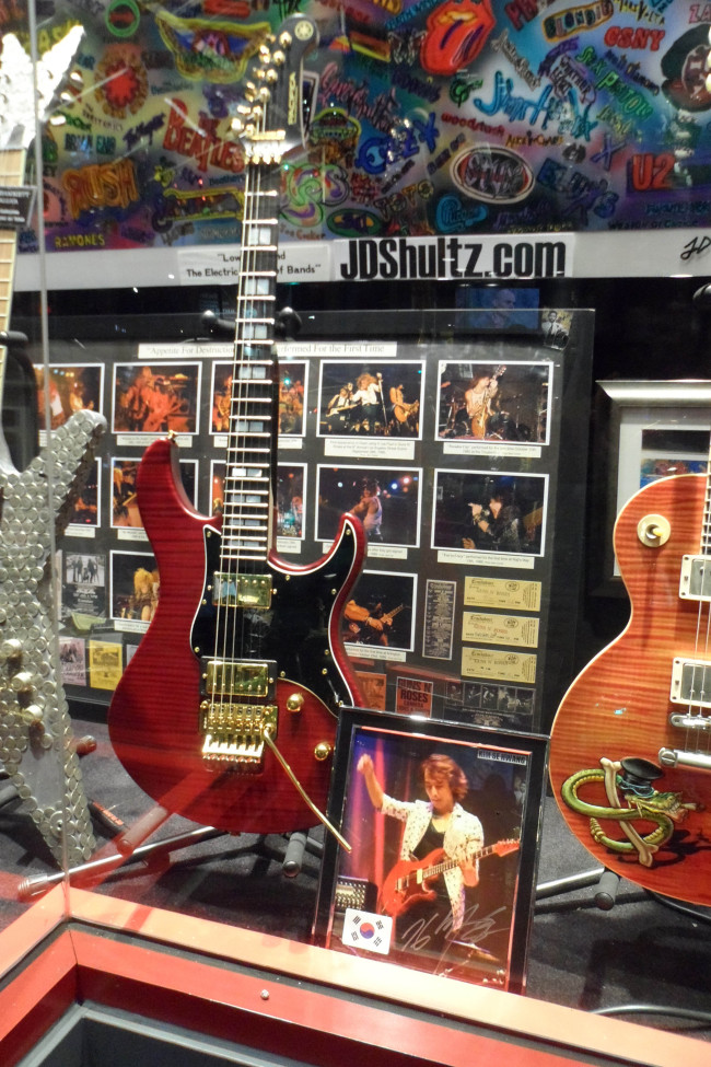 Kim Se-hwang’s electric guitar on display in the Guitar Center’s front window in Hollywood, Los Angeles.   Yonhap