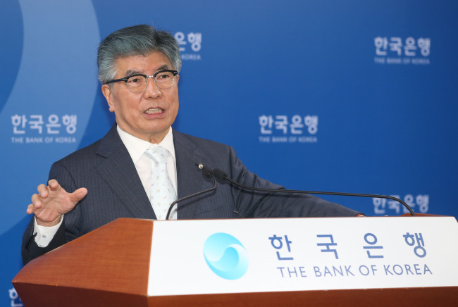 김중수(금융인/전대학총장/한국은행총재)
Bank of Korea Gov. Kim Choong-soo claimed Thursday that it was undesirable for monetary policymakers to seek interest-rate cuts to resolve the country’s household debt problems.
fghgj
