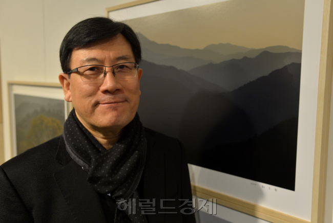 사진작가 최도환<br /><br />윤병찬 기자/yoon4698@heraldcorp.com
사진작가 최도환
윤병찬 기자/yoon4698@heraldcorp.com
사진작가 최도환
윤병찬 기자/yoon4698@heraldcorp.com