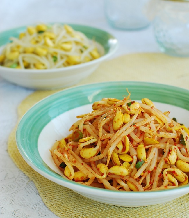 Kongnamul muchim (seasoned soybean sprouts) (Korean Bapsang)