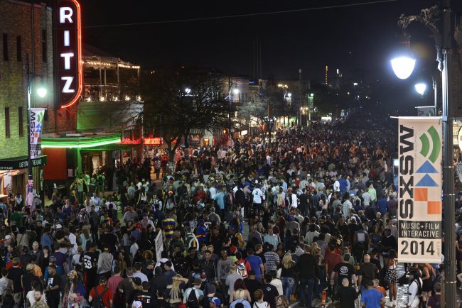 A crowd of people walk along Sixth Street on the last day of South by Southwest in Austin, Texas, Saturday.   EPA-Yonhap