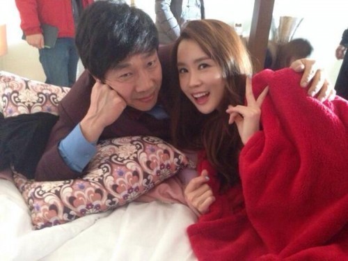박철민(좌부터/영화배우/탤런트),이다해(탤런트)
배우 이다해와 박철민이 다정한 모습으로 찍은 사진이 화제가 되고 있다.
[사진출처=이다해 트위터]