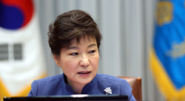 박근혜(대통령/대한민국대통령)
President Park Geun-hye
Cheong Wa Dae on Monday renewed its calls for Japan to show “sincerity” in its efforts to improve bilateral relations, stressing the need to set an appropriate mood for a summit between their leaders.