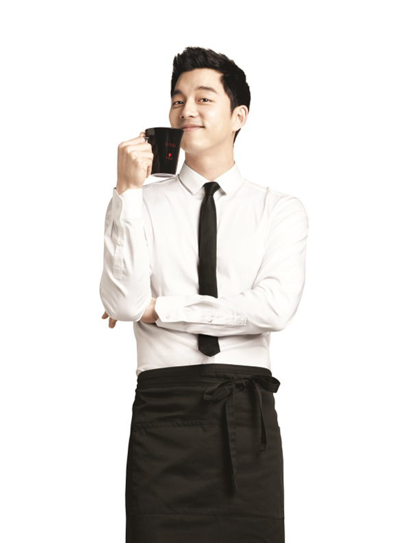 공유(공지철/탤런트/영화배우)
동서식품의 인스턴트 커피 ‘카누’가 섬세해졌다. 좋은 원두를 더욱 섬세하게 로스팅해 향기, 중후함, 산미, 향 그리고 마지막 끝 맛까지 새로워졌다. 카누의 향은 아로마(AROMA)를 닮았고, 보디감은 실크처럼 부드러우며 커피의 맛을 깨우는 산미는 더욱 산뜻해졌다. APEX 공법으로 종전보다 미세한 원두를 짧은 시간과 낮은 온도로 추출한 것이 그 비결이다.