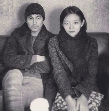 정우성(좌부터/영화배우/탤런트),이솜(모델/탤런트)
모델 출신 배우 이솜이 정우성과 함께 찍은 인증샷을 공개해 화제가 되고 있다.
[사진출처=이솜 인스타그램]