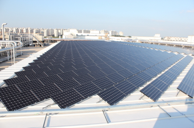 The rooftop solar power system at LG Chem’s Ochang plant, North Chungcheong Province.    LG Group