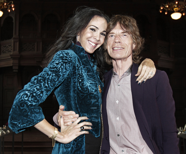 Designer L’Wren Scott (left) poses with singer Mick Jagger after her fall 2012 collection was modeled during Fashion Week in New York.   AP-Yonhap