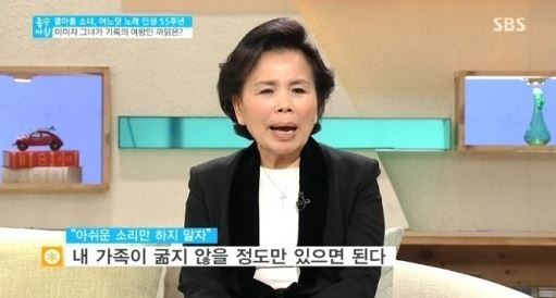 이미자(가수)
‘좋은아침’에 출연한 가수 이미자가 재벌설 루머에 대해 해명했다.
