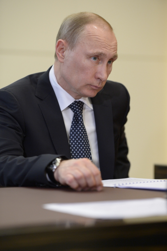 블라디미르푸틴(VladimirPutin/정치인/러시아대통령)
러시아의 크림반도 합병을 놓고 미국과 유럽연합(EU)이 적전분열 양상으로 치닫고 있다. 크림반도의 러시아 귀속이 급물살을 타면서 서방의 ‘2차 러시아 제재’가 실체를 드러냈지만 ‘솜방망이’ 처벌이라는 지적이 쏟아지고 있다.