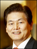 이상운(기업인/효성대표이사부회장)
차별화된 기술력으로 글로벌 섬유업체로 우뚝선 효성(부회장 이상운)은 섬유 수요 회복세와 더불어 화학과 산업자재 등에서 경쟁력을 확보해 성장폭을 확대할 계획이다.