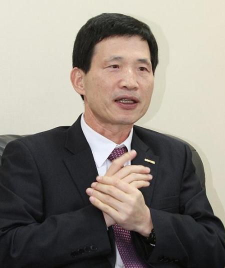 성명기(기업인/여의시스템대표이사사장/중소기업기술혁신협회회장)
“성장사다리 정책은 성장에 탄력을 받은 기업들이 주요 대상이 돼야 합니다. 이노비즈야말로 기술력까지 겸비해 중견ㆍ대기업으로 성장 가능성이 가장 높은 기업들이죠.”