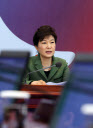 박근혜(대통령/대한민국대통령)
오는 24일 네덜란드 헤이그에서 열리는 제3차 핵안보정상회의에 참석할 예정인 박근혜 대통령은 18일 원자력방호방재법과 관련 “국회에서 다른 법안과 연계해서 이것을 통과시켜주지 않고 있어서 참으로 유감”이라고 밝혔다.