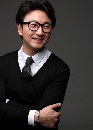 주영훈(작곡가/가수)
프로듀서 겸 방송인 주영훈이 데뷔 20주년을 맞아 기념 앨범, 일명 ‘90년대 콜라보’ 프로젝트 앨범을 발매한다.