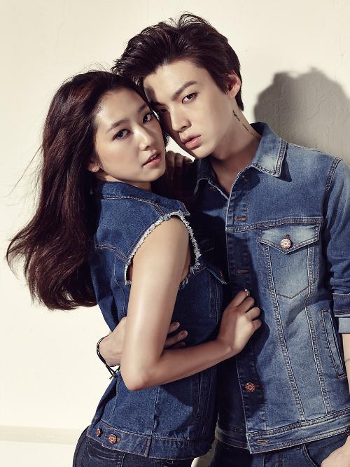 박신혜(좌부터/탤런트/영화배우),안재현(탤런트/모델/에스팀)
배우 안재현이 ‘엘르’ 화보를 통해 매력을 발산한 가운데, 앞서 박신혜와 호흡을 맞춘 화보도 눈길을 끌고 있다.