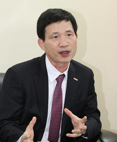 성명기(기업인/여의시스템대표이사사장/중소기업기술혁신협회회장)
“성장사다리 정책은 성장에 탄력을 받은 기업들이 주요 대상이 돼야 합니다. 이노비즈야말로 기술력까지 겸비해 중견ㆍ대기업으로 성장 가능성이 가장 큰 기업들이죠.”