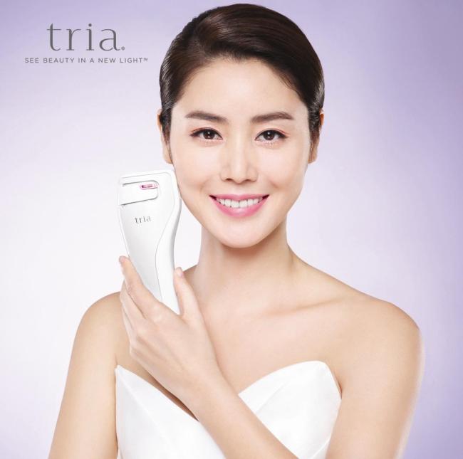 김성령(탤런트/미스코리아)
광(光)기반 스킨케어 브랜드 트리아뷰티(Tria Beauty)가 신제품 ‘스킨 리쥬브네이팅 레이저’ 모델로 김성령을 발탁했다.