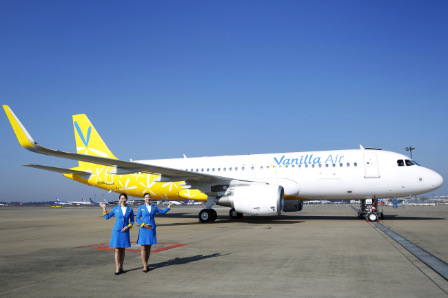 Flight attendants of Vanilla Air, a Japanese low-cost carrier and subsidiary of All Nippon Airways, pose in front of one of the airline’s aircraft.   Yonhap