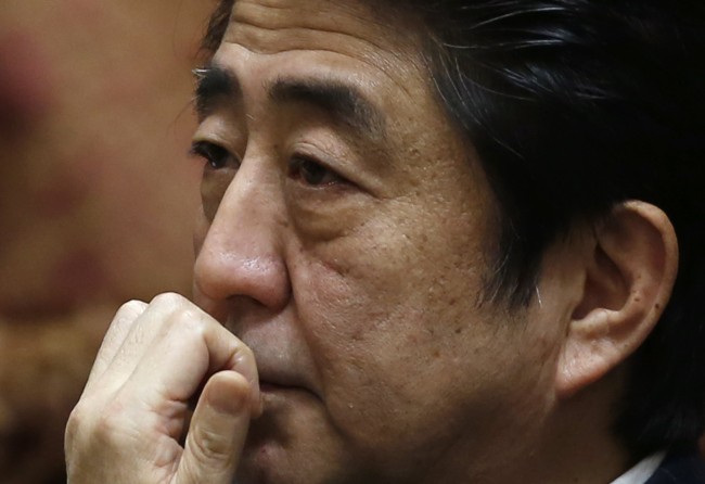 아베신조(AbeShinzo/정치인/일본총리)
‘잃어버린 20년’ 탈출을 목표로 한 일본의 아베노믹스가 4월 위기설에 떨고 있다.