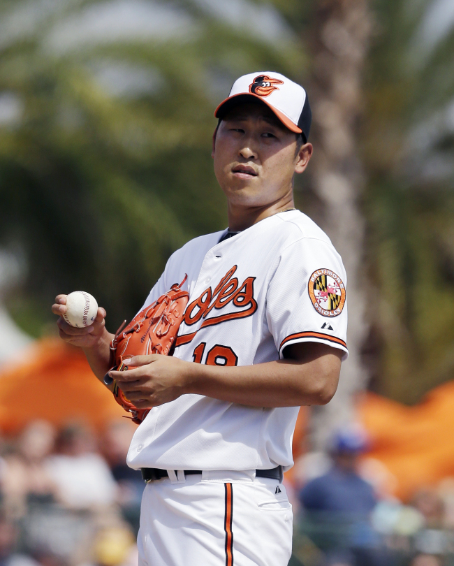 윤석민(야구선수/기아타이거즈투수)
<YONHAP PHOTO-0136> Baltimore Orioles starting pitcher Suk-min Yoon, of South Korea, prepares to pitch during the seventh inning of a spring exhibition baseball game against the New York Yankees in Sarasota, Fla., Saturday, March 15, 2014. (AP Photo/Carlos Osorio)/2014-03-16 06:21:04/ <저작권자 ⓒ 1980-2014 ㈜연합뉴스. 무단 전재 재배포 금지.>
Yoon Suk-min.   AP-Yonhap