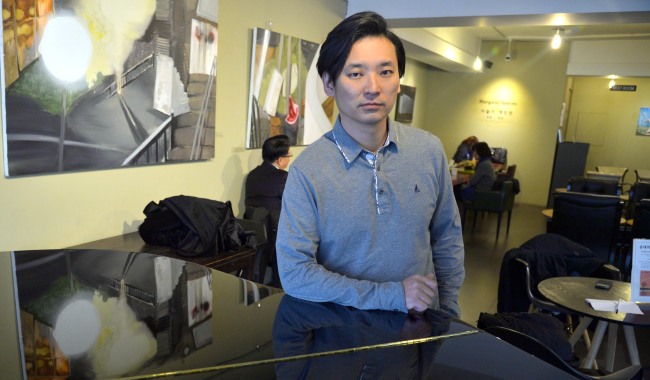 류재준(작곡가)
Given Korea’s thriving classical music scene, it is surprising how little support there is in Korea for composers.
Composer Ryu Jae-joon poses during an interview with The Korea Herald at a cafe in Bangbaedong, southern Seoul, last week.    Kim Myung-sub/The Korea Herald