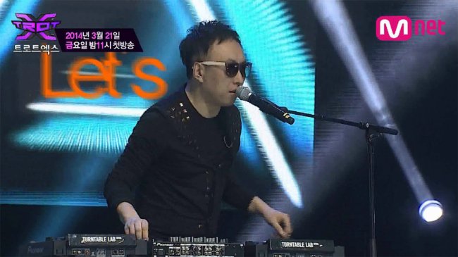오는 21일 밤 11시 방송되는 트로트 버라이어티 쇼 Mnet <트로트 엑스>(연출 김태은PD)의 트로듀서(트로트와 프로듀서의 합성어) 8명이 선보인 콜라보레이션 무대가 예고 영상을 통해 공개됐다.