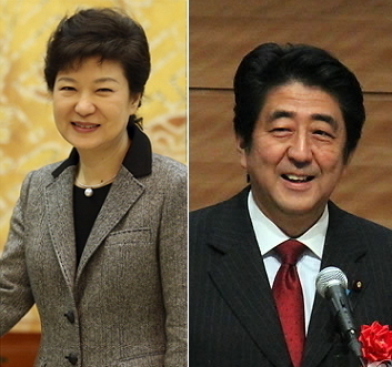 박근혜(좌부터/대통령/대한민국대통령),아베신조(AbeShinzo/정치인/일본총리)
South Korea, the U.S. and Japan will hold a three-way summit to discuss the North Korean nuclear conundrum on the sidelines of the Nuclear Security Summit in The Hague, Netherlands, next week, Seoul’s Foreign Ministry confirmed Friday.