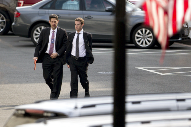 Mark Zuckerberg (right), chief executive officer of Facebook Inc., arrives at the White House for a meeting with U.S. President Barack Obama on Friday.   Bloomberg