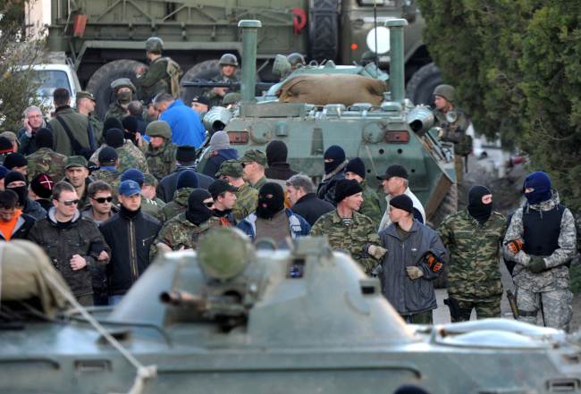 Pro-Russian militiamen cordon off as Russian soldiers storm the Ukrainian airbase in Belbek near the Crimean city of Sevastopol on Saturday.   AFP-Yonhap
