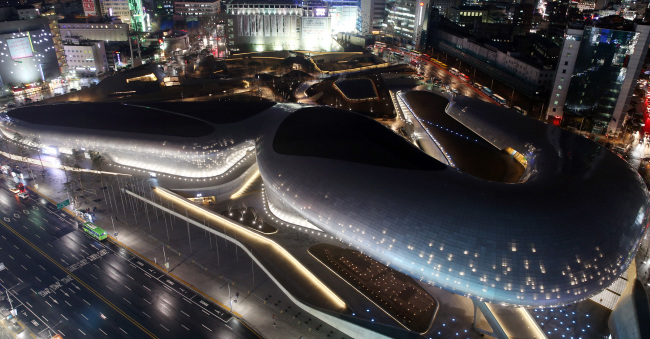 Aluminum-clad Dongdaemun Design Plaza in Dongdaemun, Seoul, emits lights.   Yonhap