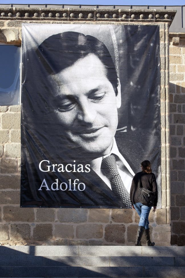 A woman looks at a poster at Adolfo Suarez Museum in his hometown of Cebreros, Avila, Spain, Sunday.
EPA-Yonhap