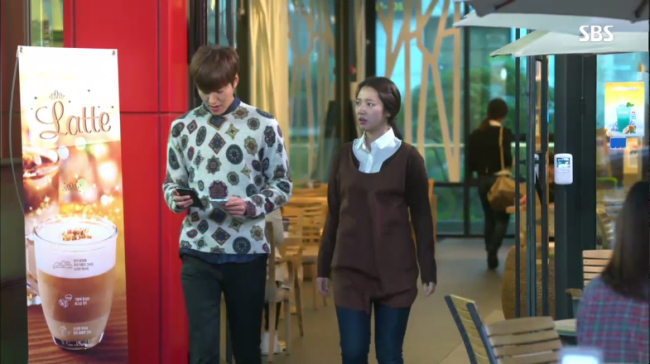 이민호(좌부터/탤런트/영화배우),박신혜(탤런트/영화배우)
교촌에프앤비는 최근 배우 이민호를 광고모델로 선정했다. 올해 동남아시아 및 중국에 활발한 해외진출을 계획하고 있는 교촌은 이민호의 영향력이 해외사업에 가속도를 붙여줄 것으로 기대하고 있다.