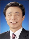 김범일(대구시장/대구광역시시장)
김범일(64·사진) 대구시장 임기 중 업무추진비 부당사용 본지보도(2014년1월9일 11면)와 관련해 국민권익위원회가 처리기간을 연장한다고 24일 밝혔다.