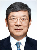 이재성(기업인/현대중공업회장)
현대중공업이 24일 국내에서 개막한 ‘가스텍 2014’를 무대로 삼아 액화천연가스(LNG) 관련 선박 수주활동에 나섰다. 가스텍은 세계 최대 규모의 LNG산업 전시회로 우리나라에서 열리는 것은 이번이 처음이다.