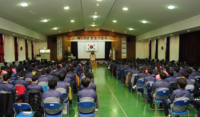 ㈜비락은 22일 한국폴리텍대학 달성캠퍼스에서 최성기 사장을 비롯한 임직원 230여명이 참석한 가운데 창립 51주년 기념식을 열고, 앞으로의 포부를 밝혔다.