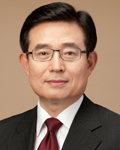 김봉영(기업인/삼성에버랜드대표이사사장)
삼성에버랜드는 오는 31일 창립 51주년을 기념, 25일 서울 종로구 창덕궁을 찾아 재능기부 봉사활동을 펼쳤다고 이날 밝혔다. 이 자리에는 김봉영<사진> 사장과 전태흥 부사장(건설사업부장), 정찬범 전무(인사지원팀장)을 비롯한 임직원 100여명이 참여했다.